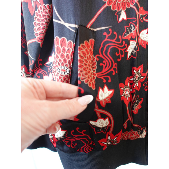 Vintage Silk Bomber Jacket Medium Black Red Japanese Floral Retro Goth 90s Y2K - Picture 4 of 6